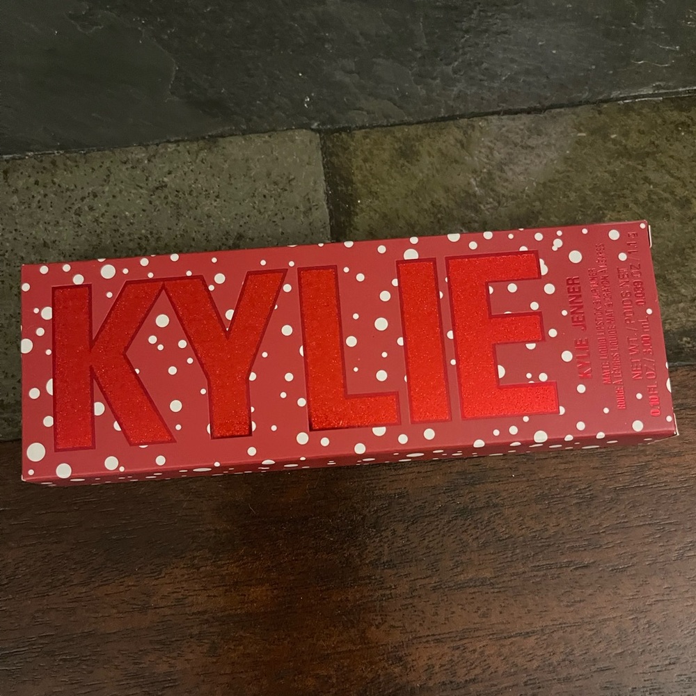 KYLIE COSMETICS - HOLIDAY DASHING MATTE LIP KIT